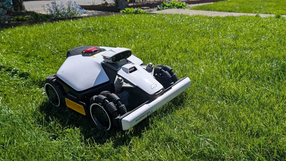These Smart Tech Gadgets Make Great Father’s Day Gifts
